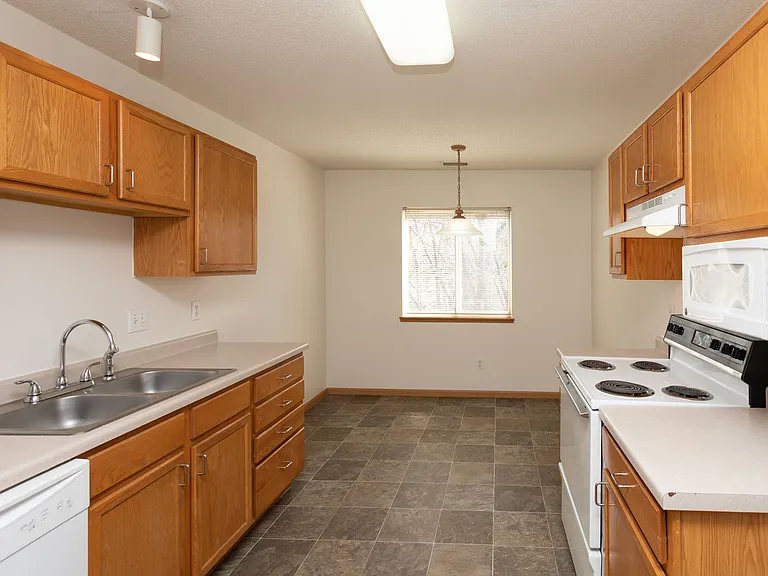 Promenade Oaks Apartments — Photo 34