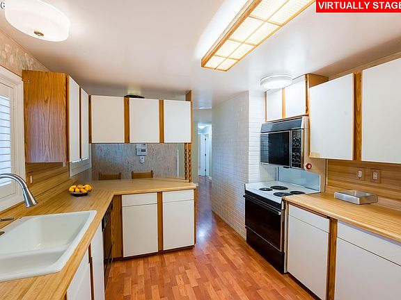 5th image of 13039 NE Schuyler St