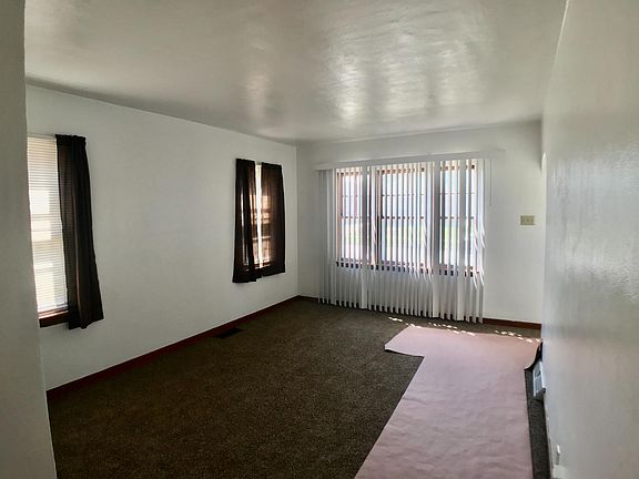 4th image of 6811 Ontario Ave