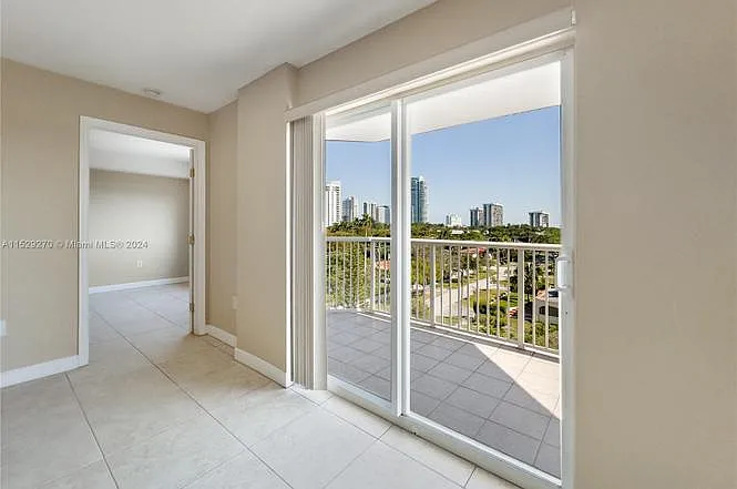 280 SW 20th Rd #702 — Photo 9
