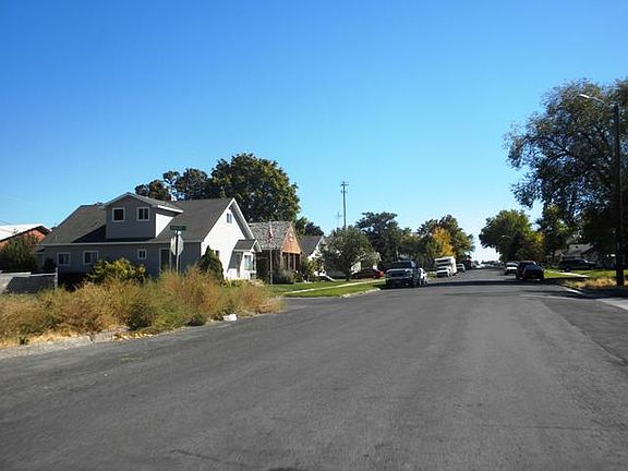 3rd image of 416 11th Ave N