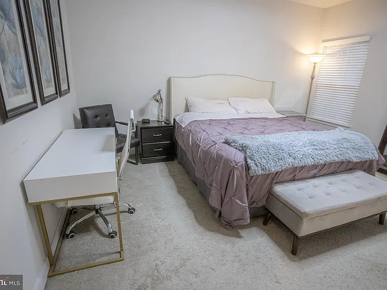 7821 Cove Point Dr — Photo 22