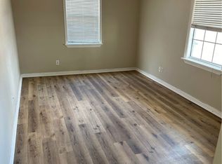1305 E Loma Vista Ave, Victoria, TX 77901