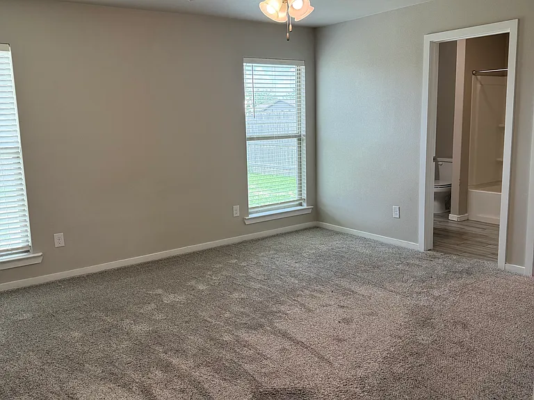 2901 Urbana Ave — Photo 12