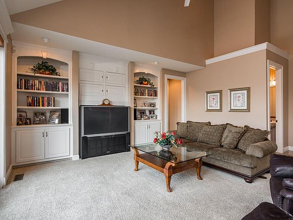 3rd image of 25 Pine Meadows Dr