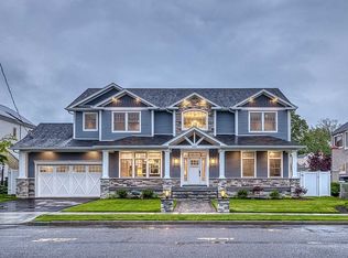 2667 Wynsum Ave, Merrick, NY 11566