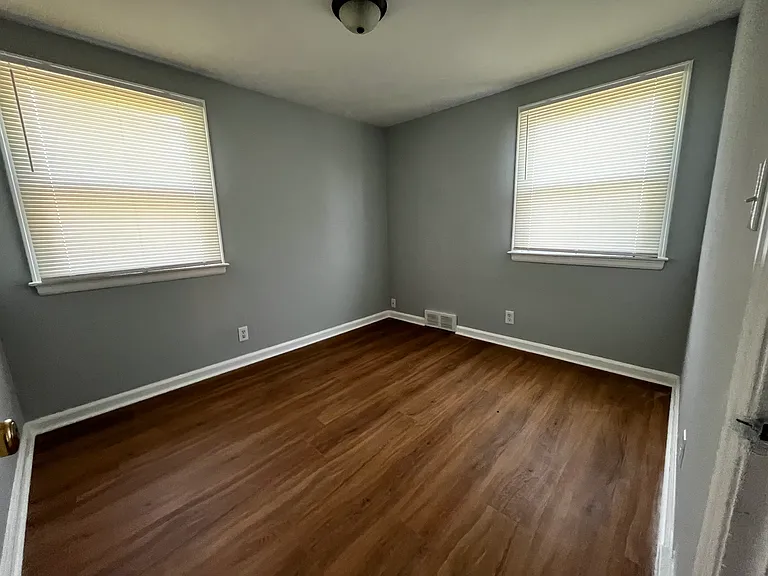 915 Parker Blvd — Photo 7