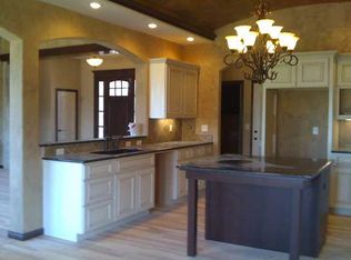 2252 N Stonegate Cir, Andover, KS 67002