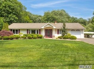 31 Harrison Ave, Hauppauge, NY 11788