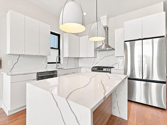 5th image of 220 Freeman Ave Floor 1