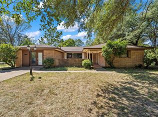 112 Meadow Ln, Groesbeck, TX 76642