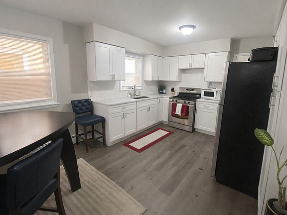 4th image of 1124 Hannah Ave