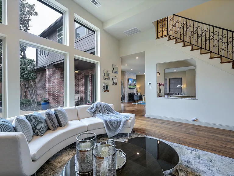 5624 Gillum Dr — Photo 10