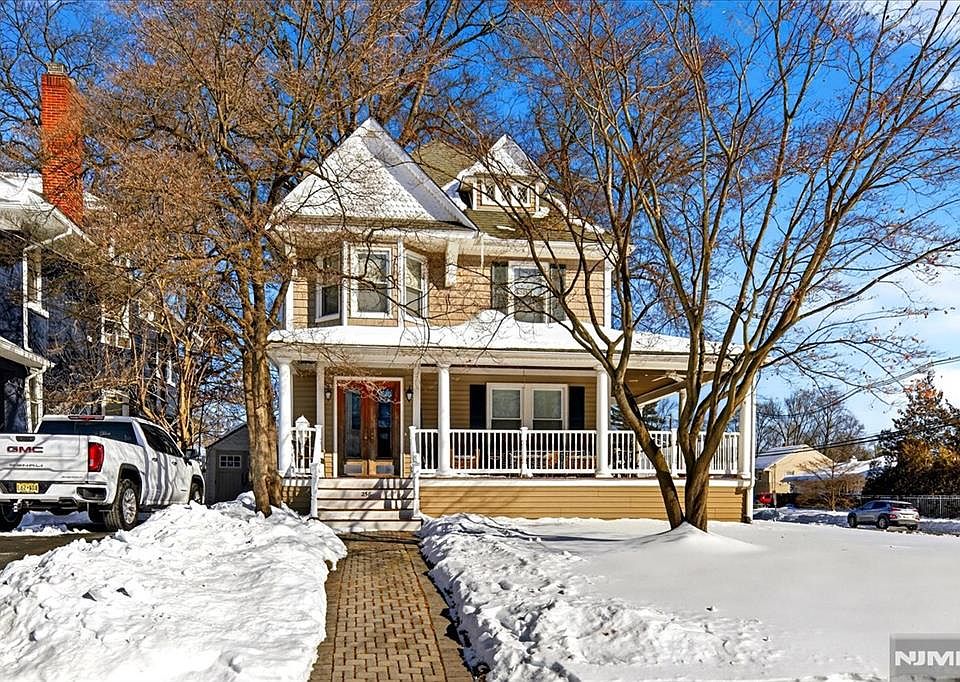 1st image of 258 Clinton Pl