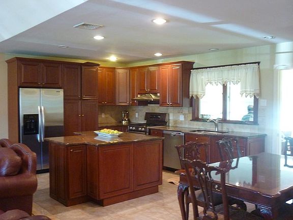 3rd image of 16 Heritage Ln