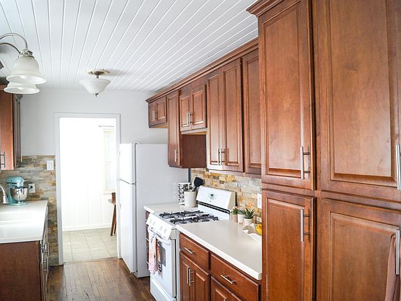 3rd image of 5004 Rosewood Dr