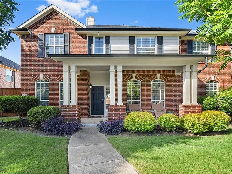 1121 London Dr — Photo 3