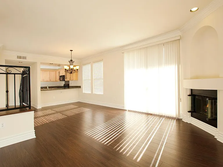 13940 Moorpark St #104 — Photo 7