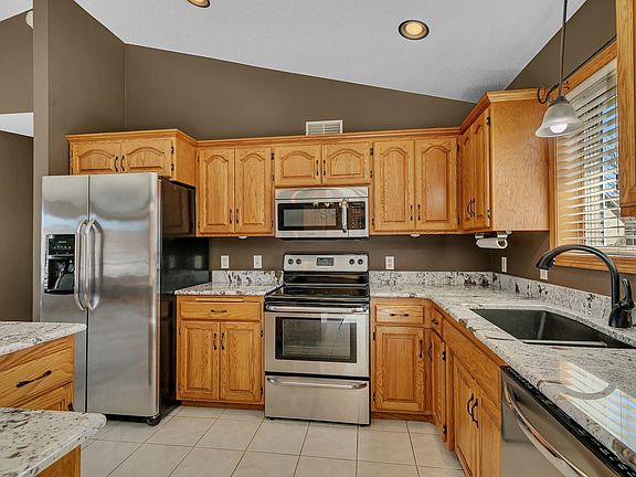 3rd image of 1002 Brook Ct