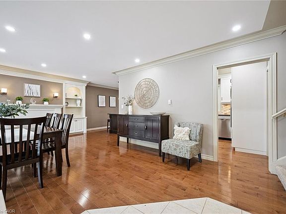 5th image of 8 Goldfinch St