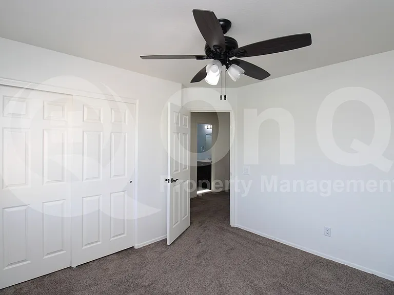 137 W Leah Ct — Photo 16