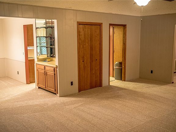 5th image of 705 Valley West Dr