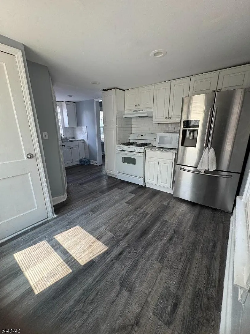 72 Charles St, Carteret, NJ 07008 — Photo 1
