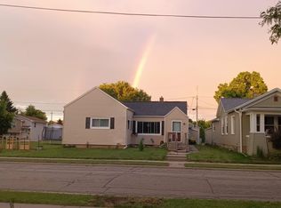 520 Pleasant St, Oshkosh, WI 54901