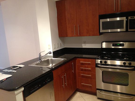 3rd image of 1021 N Garfield St APT 302