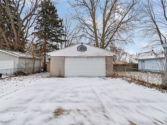4th image of 1726 Shaw Ave