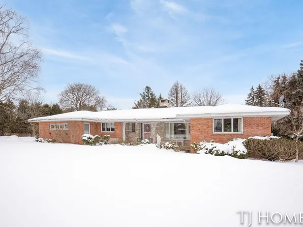 695 Collindale Ave NW, Grand Rapids, MI 49504