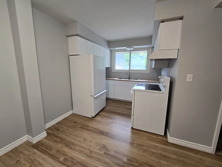 12 Pearl Cres #3 — Photo 4