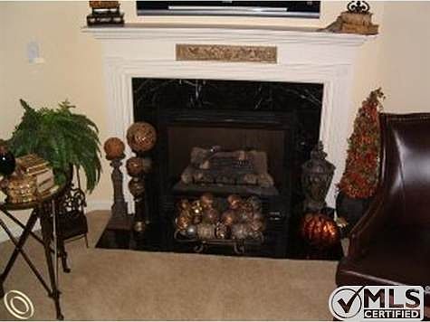 GR FIREPLACE.JPG