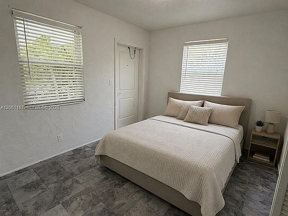 4th image of 739 SW 9th St APT 4