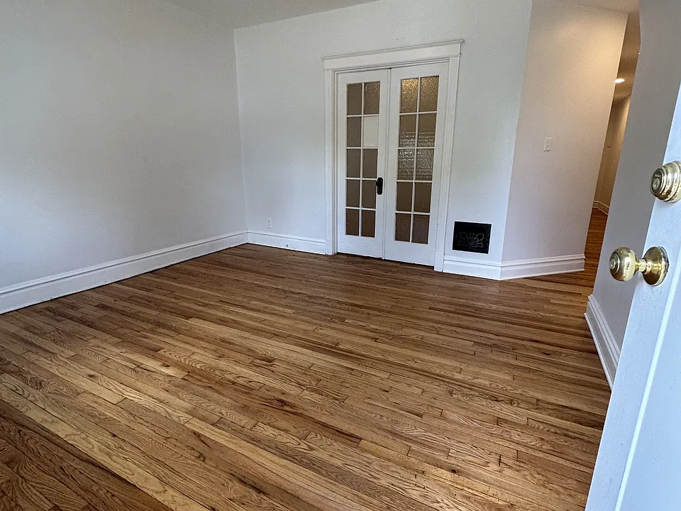 Front living room, tall ceilings, clean/crisp walls and space.