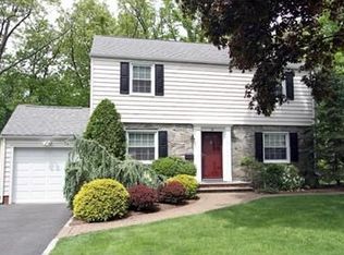 31 Wellington Rd, Livingston, NJ 07039