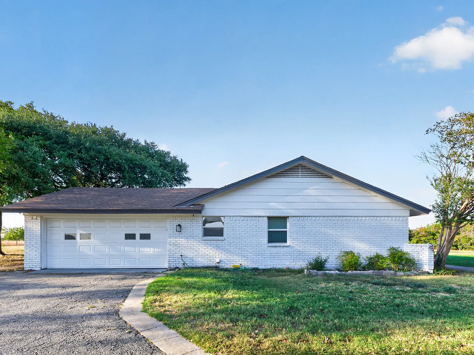 3 bed, 1842 sqft, $3,195 — Photo 3