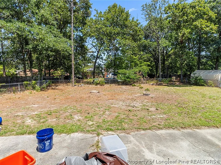672 Walker St — Photo 15