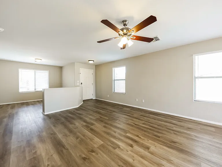 13122 W Clarendon Ave — Photo 4