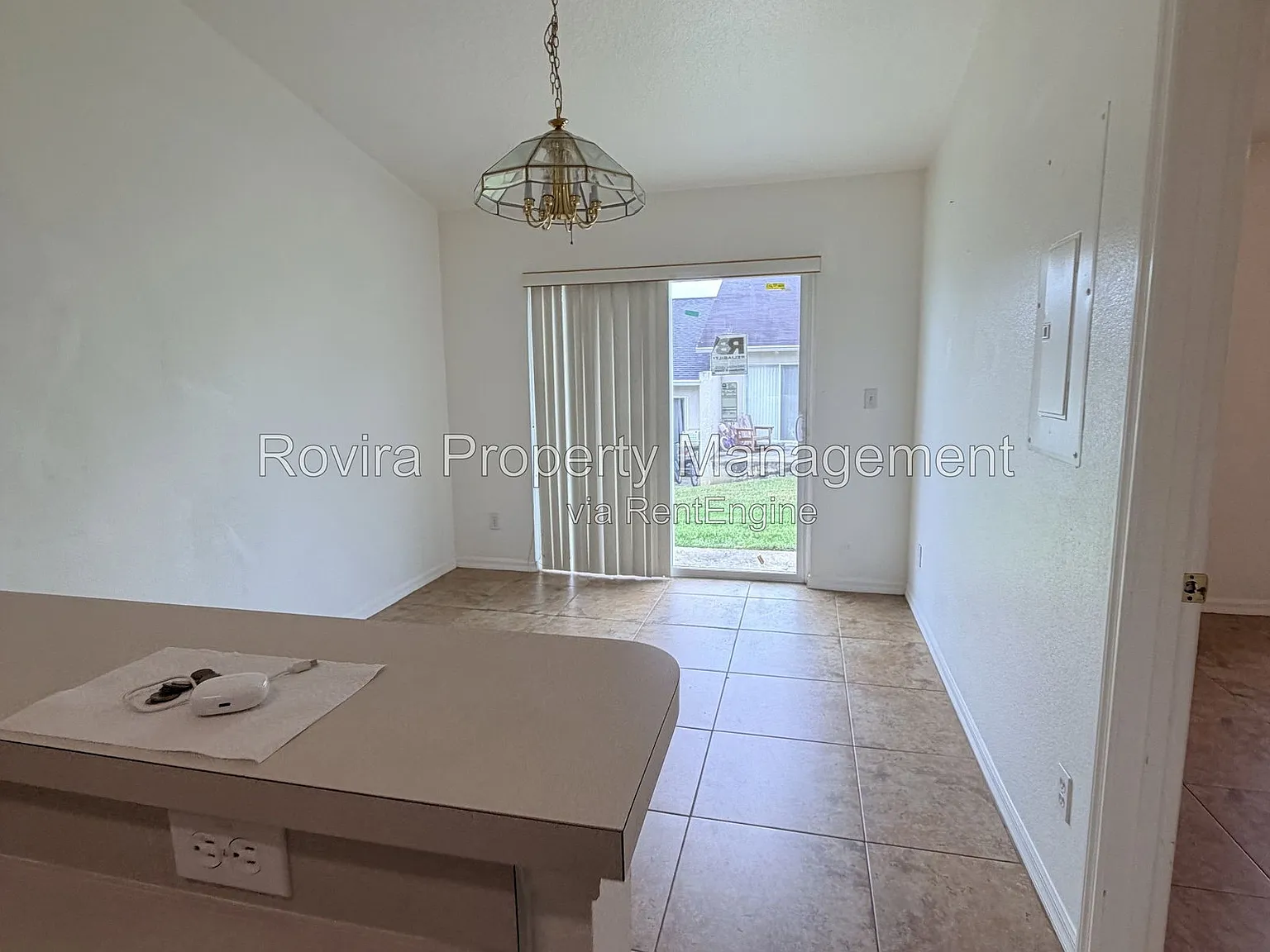 2 bed, 2.0 bath, 858 sqft, $1,650 — Photo 4