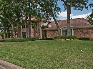801 High Woods Trl, Fort Worth, TX 76112