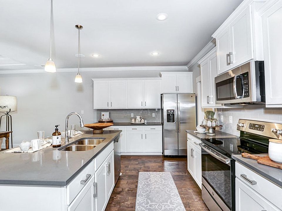 1st image of 709 Spritz Dr SW