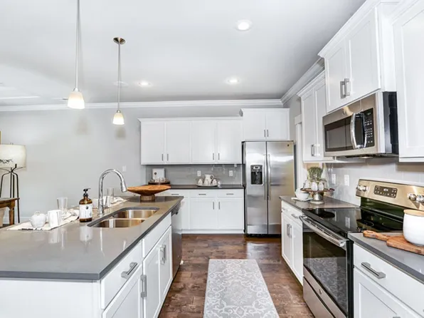 709 Spritz Dr SW, Huntsville, AL 35824