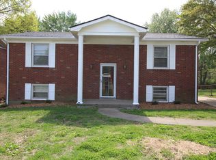 10206 Charleswood Rd, Louisville, KY 40229