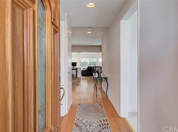 The front entry greets you with beautiful Oak Hardwood floors.