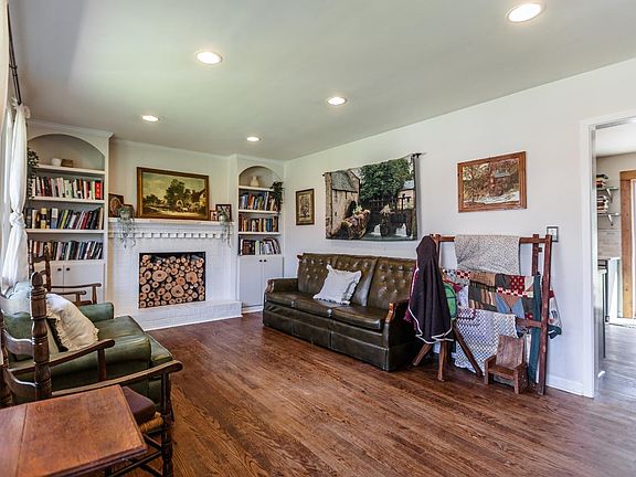 4th image of 1128 Heath Ave