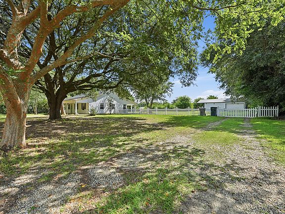 2nd image of 2240 Riddle Rd