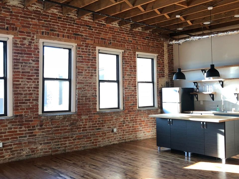 1st image of 300 E Long St #307