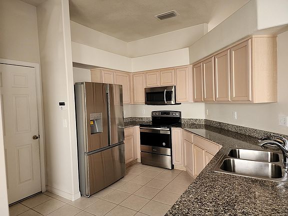 4th image of 25838 Crippen Dr