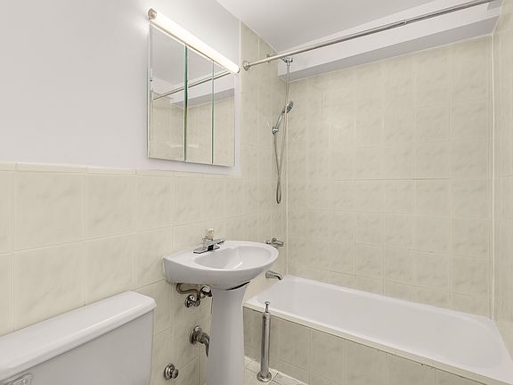 5th image of 408 W 57th St APT 5I